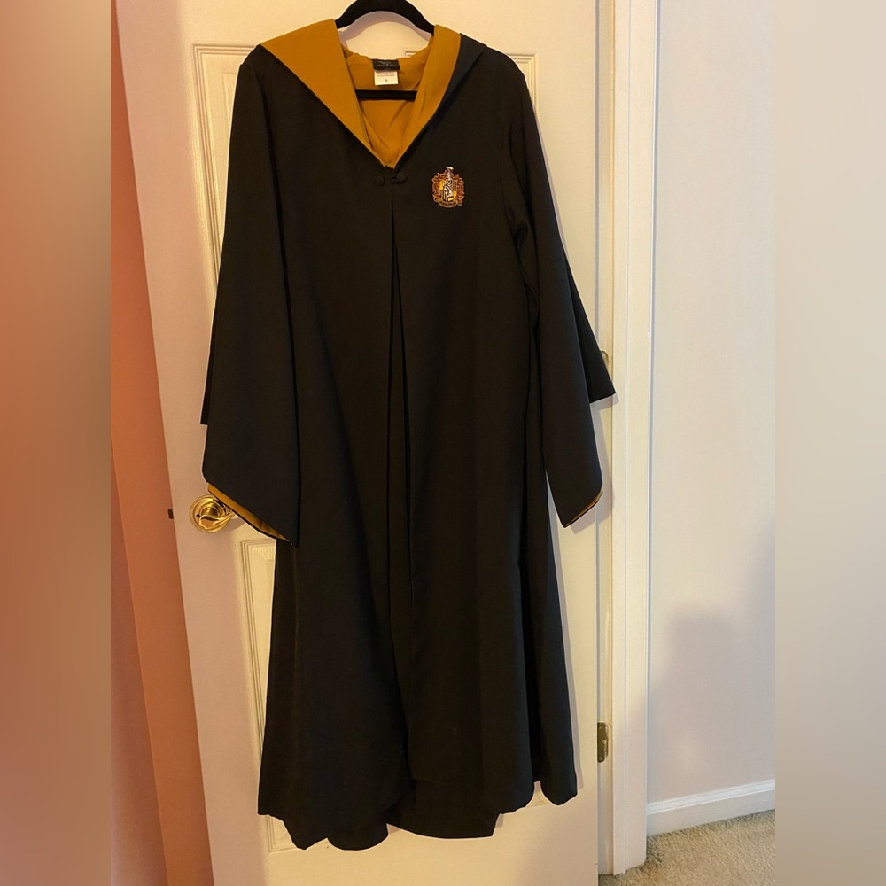 Universal Studios Official Hufflepuff Robe